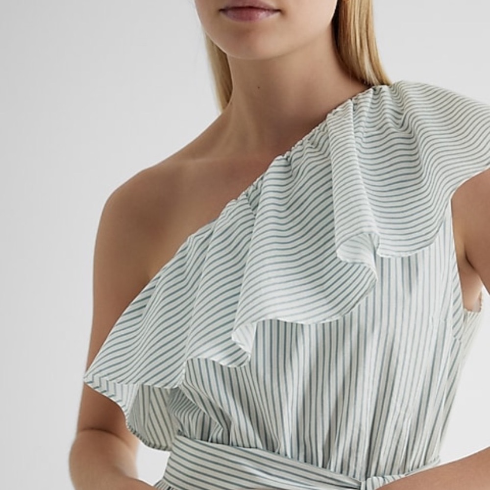 One Shoulder Ruffle Maxi - Picture 3 of 4